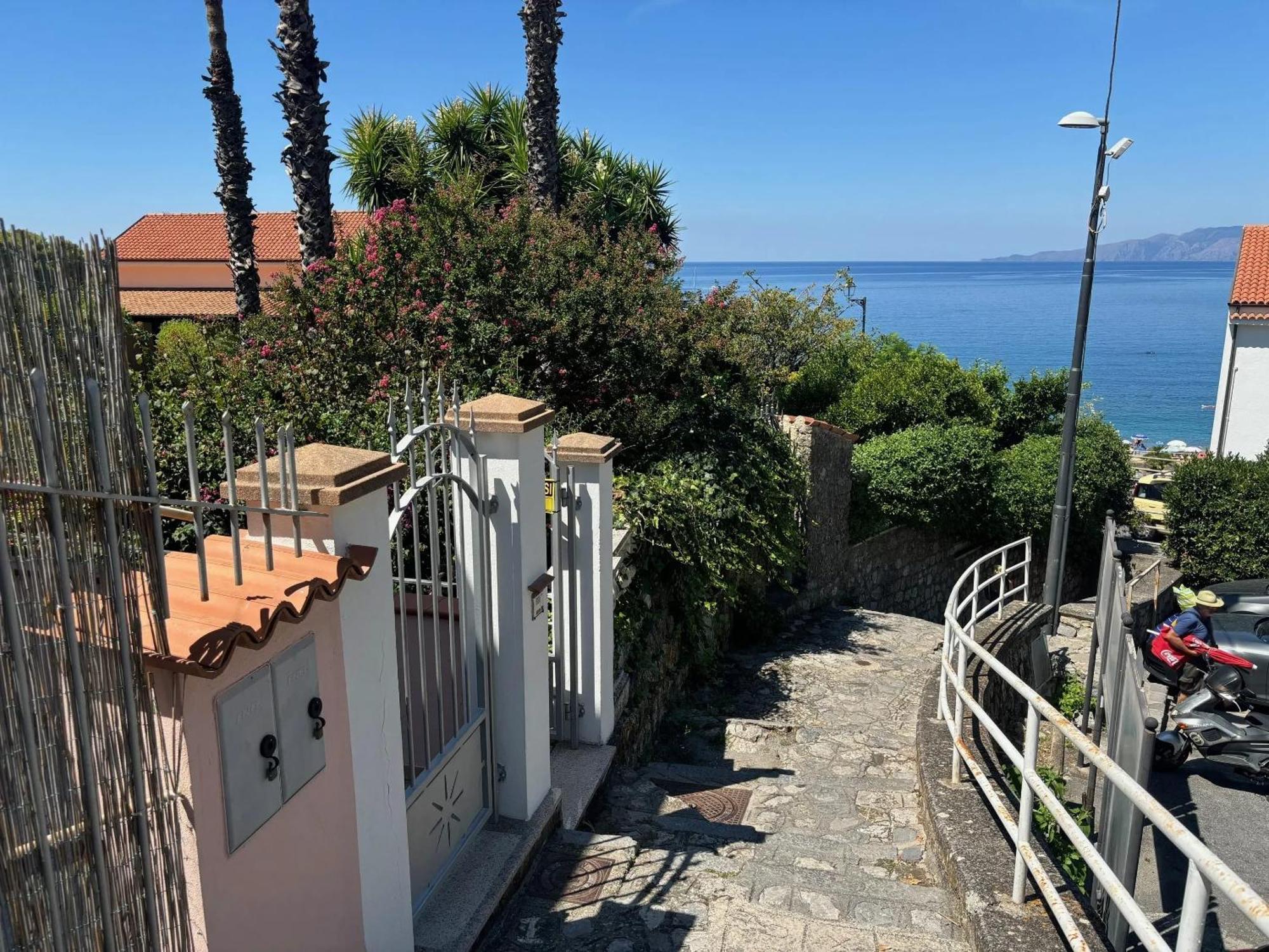 Comfortable Apartment In Maratea With Sea View 95 M² + Parking Ngoại thất bức ảnh